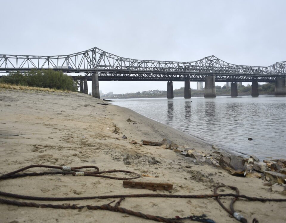 Drought shrinks Mississippi River, threatens to disrupt U.S. food exports